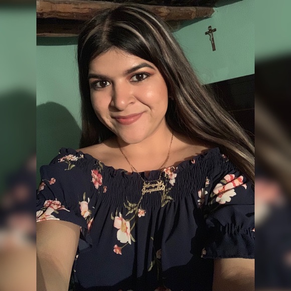 Profile Picture of Jaqui Escareno (@jaqui1995) on Poshmark