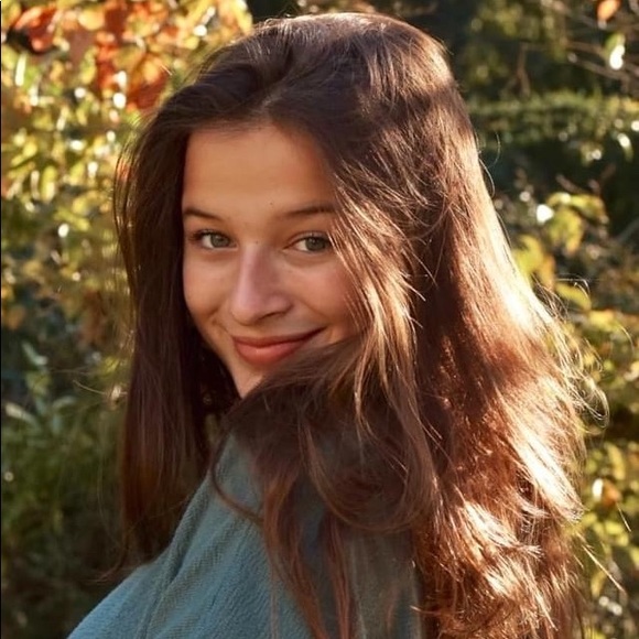 Profile Picture of Larkin Taffoni (@larkintaff) on Poshmark