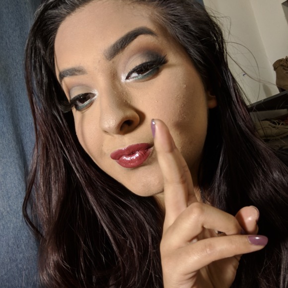 Profile Picture of Julia Munoz (@julimunzo2001) on Poshmark