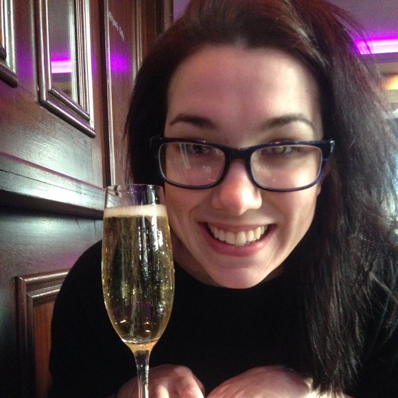 Profile Picture of Amanda Hellberg (@iownallpenguins) on Poshmark