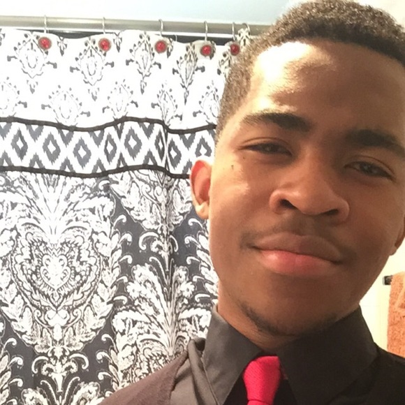 Profile Picture of Brent Thomas (@beeeejaayteeee) on Poshmark