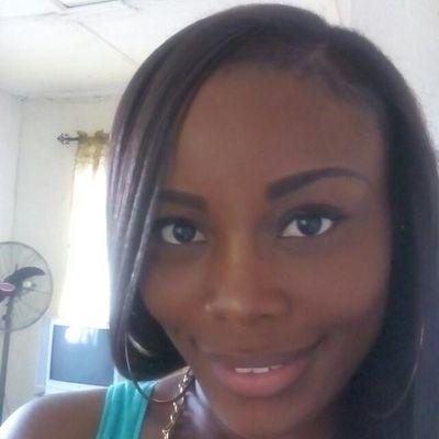 Profile Picture of Lora Henry (@loradollars) on Twitter