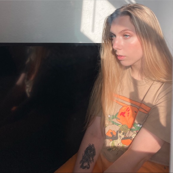 Profile Picture of Chloe Croley (@chloeroley) on Poshmark