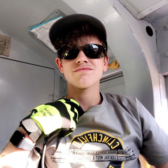 Zane Martin - Poshmark Profile Picture of Zane Martin (@zane12345464) on Poshmark