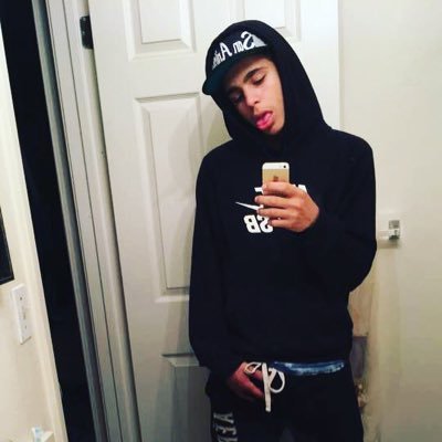 Profile Picture of Dustin Burt (@dvstin6) on Twitter