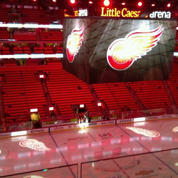 Profile Picture of Kyle Lutz (@klutzzz1994) on Poshmark