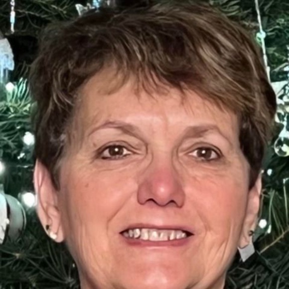 Profile Picture of Dee Kenny (@deekenny807) on Poshmark