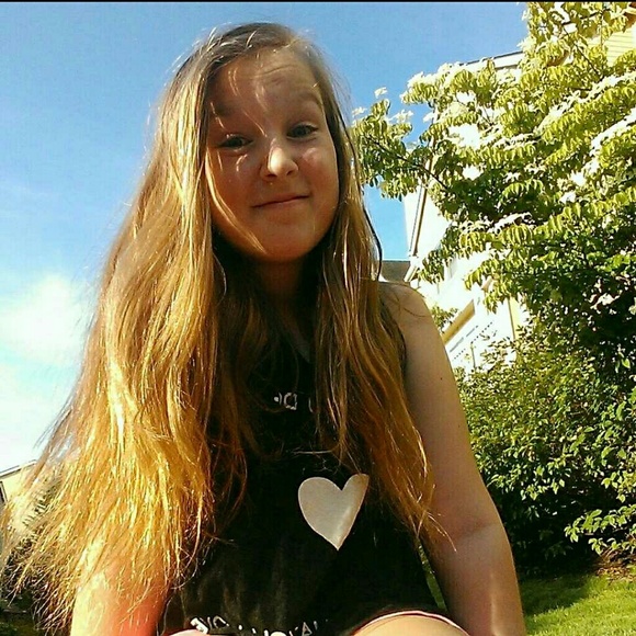 Profile Picture of Ena Ekmecic (@enadancer13) on Poshmark