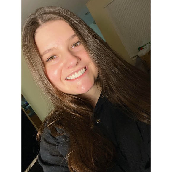 Profile Picture of Serena Simich (@serenasimich) on Poshmark