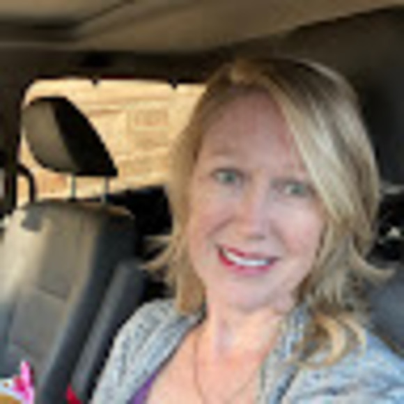 Profile Picture of Cori Mumau (@4xmommac) on Poshmark