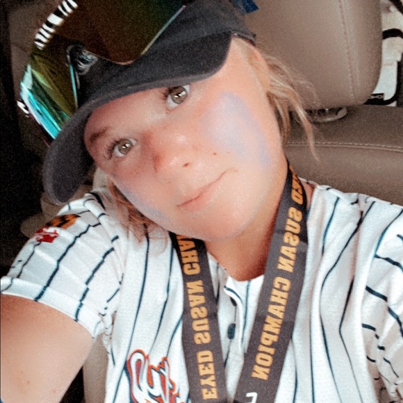 Profile Picture of Katelyn Barber (@katelynbarbe981) on Poshmark