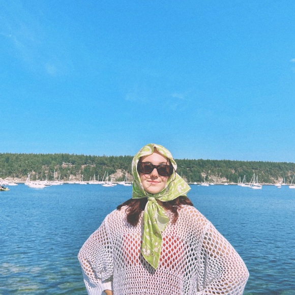 Profile Picture of Stella Pearce (@stellapearce) on Poshmark