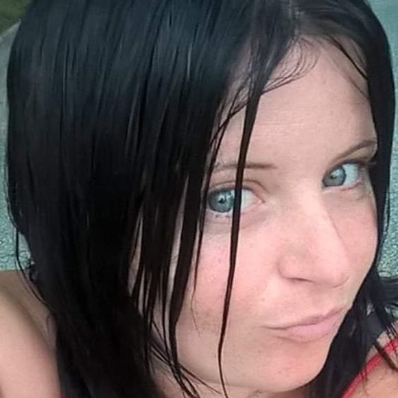 Profile Picture of Amanda Moats (@amandamoats) on Poshmark