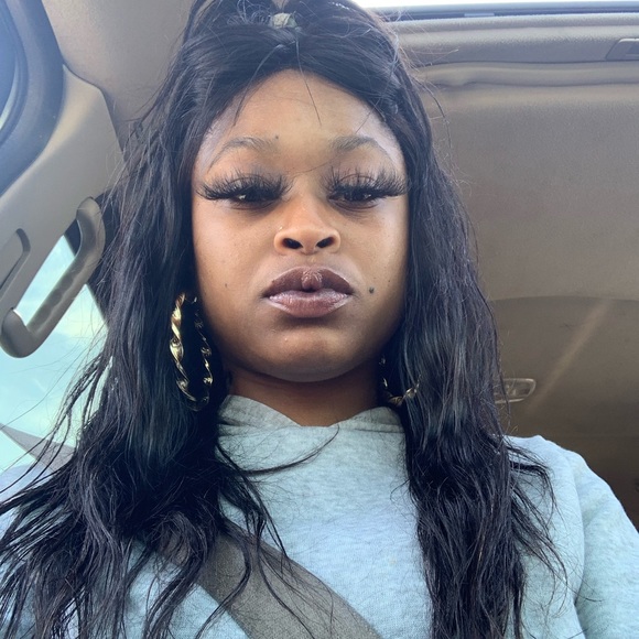 Profile Picture of Adelia Stoudmire (@adeliastoudmire) on Poshmark