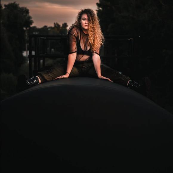 Profile Picture of Melody Wolfe (@melodywolfe) on Poshmark
