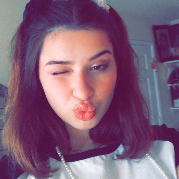 Profile Picture of Yulissa Dorsch (@yulissa27766) on Poshmark