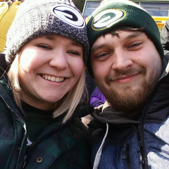 Profile Picture of Liesel Broemser (@leeleebug01) on Poshmark