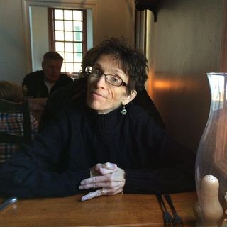 Profile Picture of Lori Kradzinski Stubits (@lori__olive) on Instagram