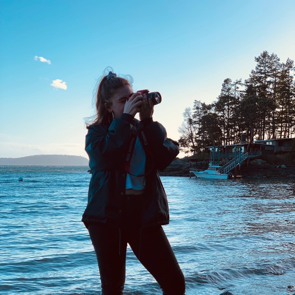 Profile Picture of Fay Eiford (@dfestar) on Poshmark