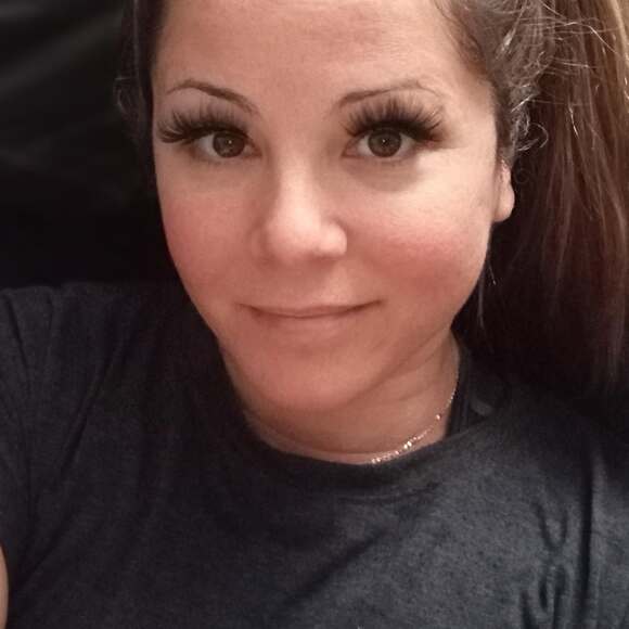 Profile Picture of Amanda Hakimi (@amandahakimi1) on Poshmark