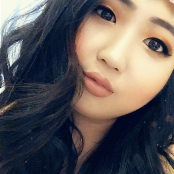 Profile Picture of Sarah Suh (@ssuh1118) on Poshmark
