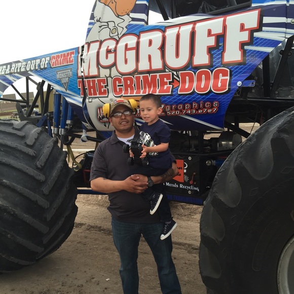 Profile Picture of Luis Casares (@casaresl2000) on Poshmark