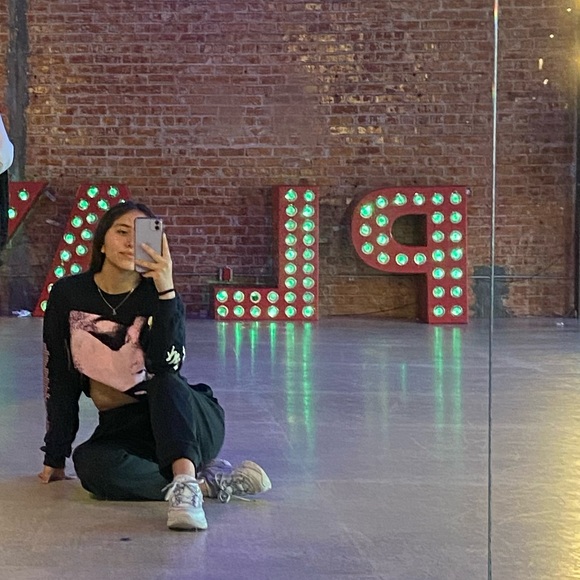 Profile Picture of Itzia Corona (@carolcoronaa) on Poshmark