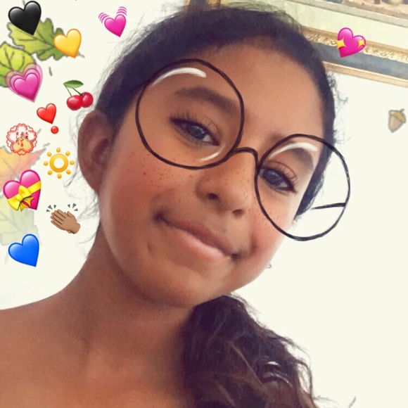 Michelle Hernandez - Poshmark Profile Picture of Michelle Hernandez (@michellespamm) on Poshmark