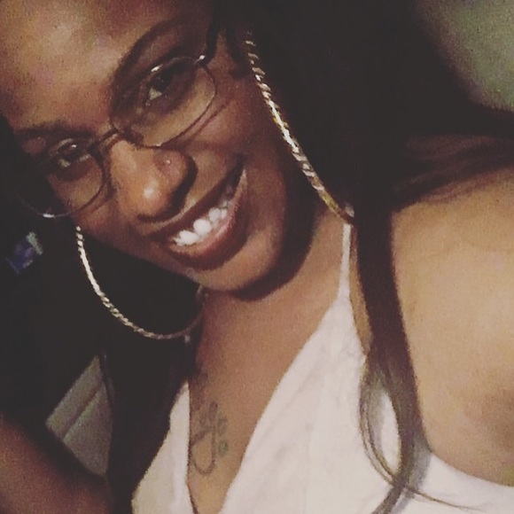 Profile Picture of Jacqueline Abrams (@prettyjae96) on Poshmark