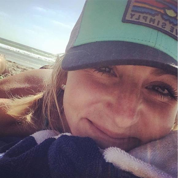 Profile Picture of Michelle Gizowski (@shellgizowski) on Poshmark