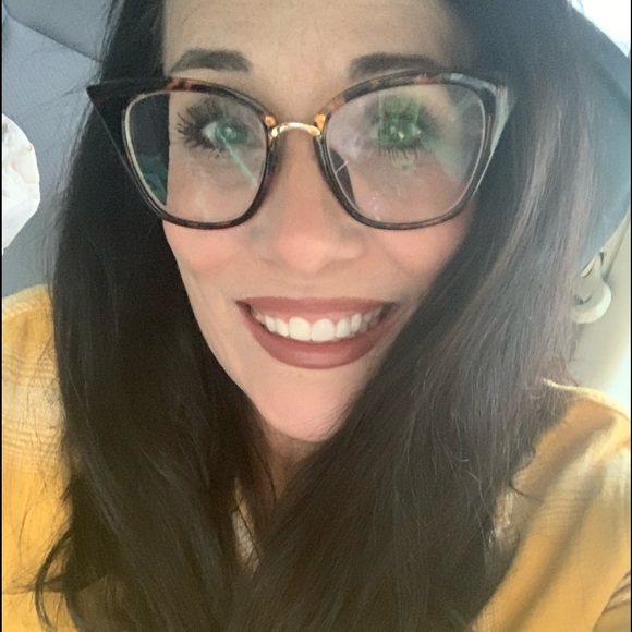 Profile Picture of Dawn Erdner (@14between) on Poshmark