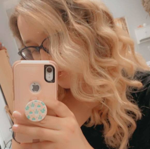 Profile Picture of Olivia Alonso (@oliviadalonso93) on Poshmark