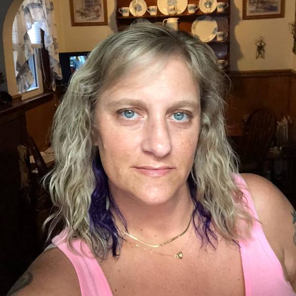 Profile Picture of Jodie Davidovich heckman (@jahrah1) on Poshmark