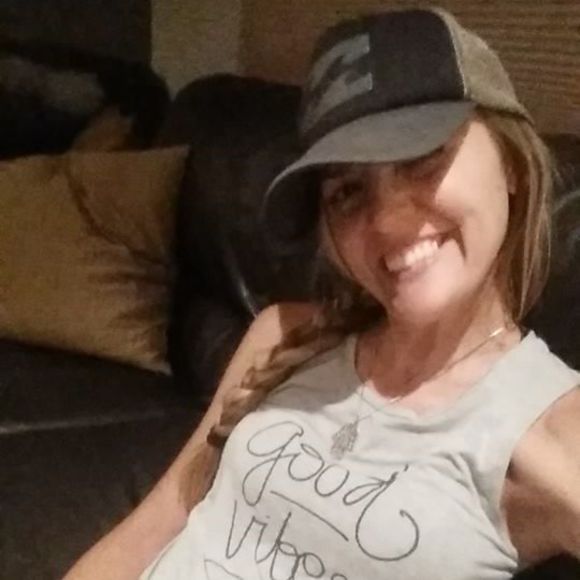 Profile Picture of Danielle Milanese (@threelets) on Poshmark