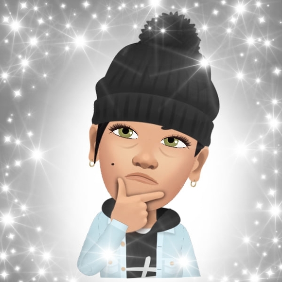 Profile Picture of Isabelle Lockhead (@ilockhead) on Poshmark