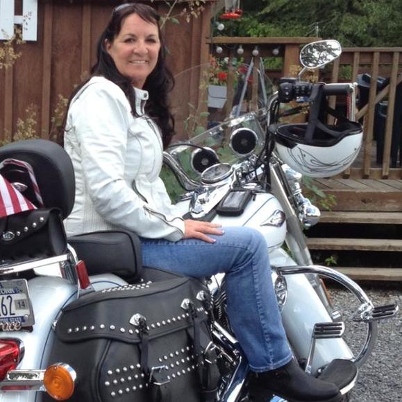 Profile Picture of Grace Dettelis (@gracedettelis) on Poshmark