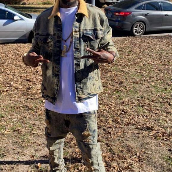 Profile Picture of Freshwater Freshwater (@freshwater88) on Poshmark