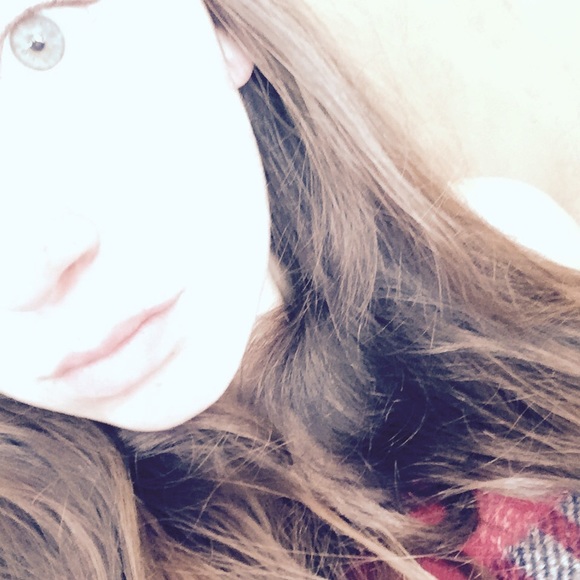 Profile Picture of Mariah Baumer (@mariah_baumer) on Poshmark