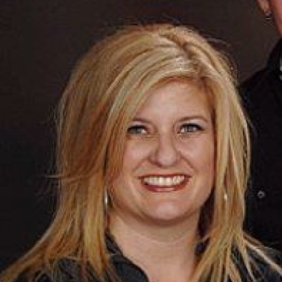 Profile Picture of Cindy Coffman (@cindycoffman) on Poshmark