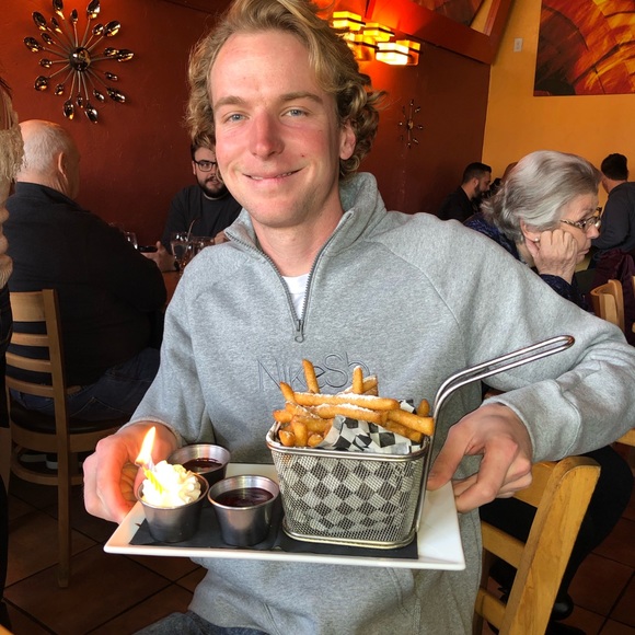 Profile Picture of Andrew Rentschler (@andrew2769) on Poshmark