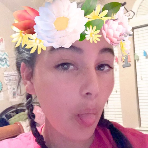 Profile Picture of Isabella Walsh (@isabellawalsh16) on Poshmark