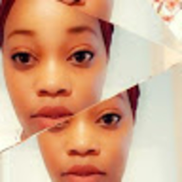 Profile Picture of Lilian Lima (@licious200) on Poshmark