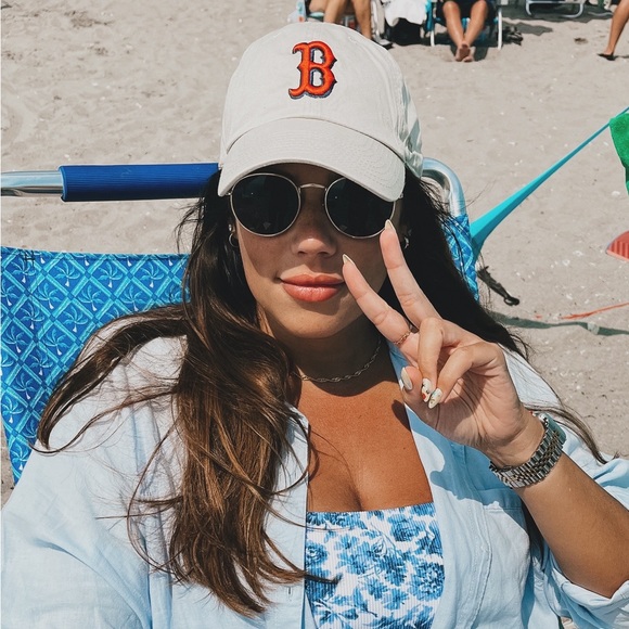 Profile Picture of Danielle Delaura (@danielledelaura) on Poshmark