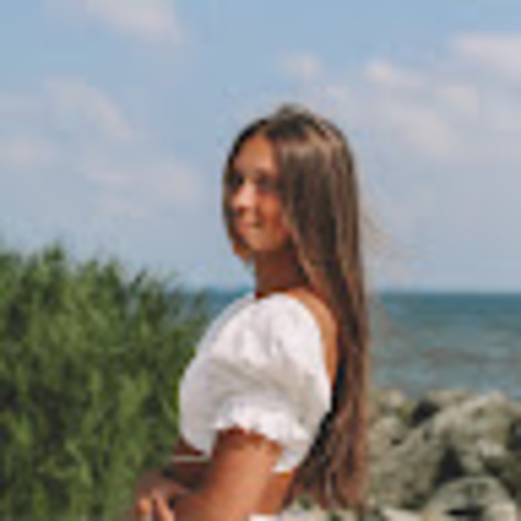 Profile Picture of Reagan Ceglio (@ceglioreagan) on Poshmark