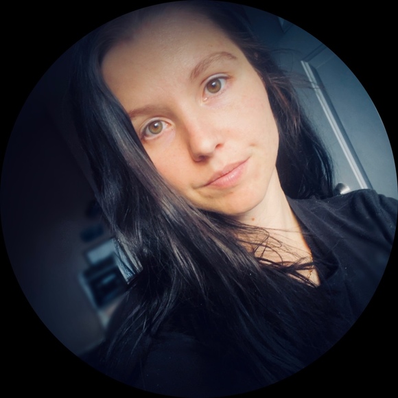 Profile Picture of Ariel Malone (@malonea242) on Poshmark