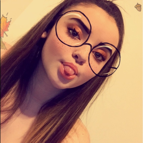 Profile Picture of Skyanne Allnutt (@skyanneallnutt) on Poshmark