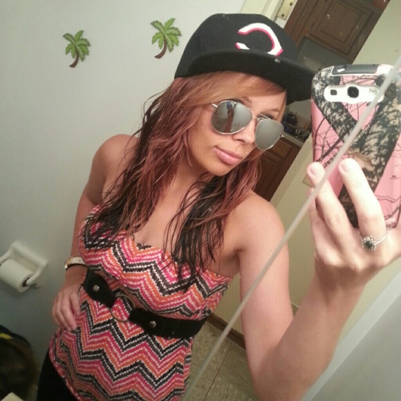 Profile Picture of Jennifer Kaiser (@jennifer9119) on Poshmark