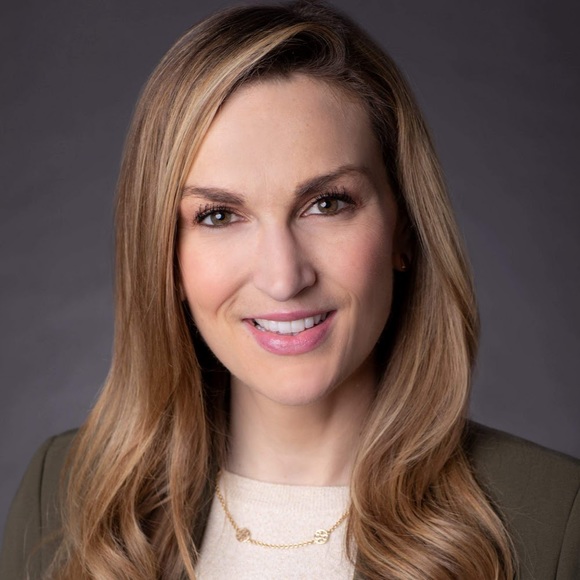 Profile Picture of A Martin (@annelise1685) on Poshmark