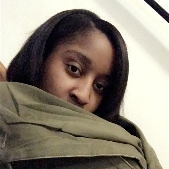 Profile Picture of Shanine Mm (@shanine_xox) on Poshmark
