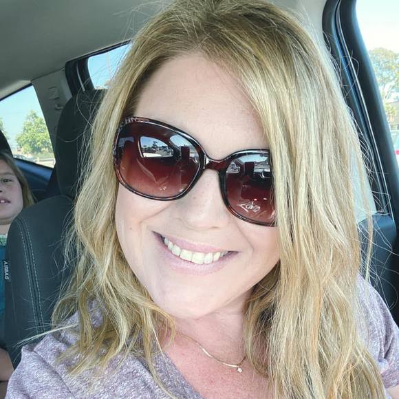 Profile Picture of Sara Bonebakker (@snbbakker) on Poshmark